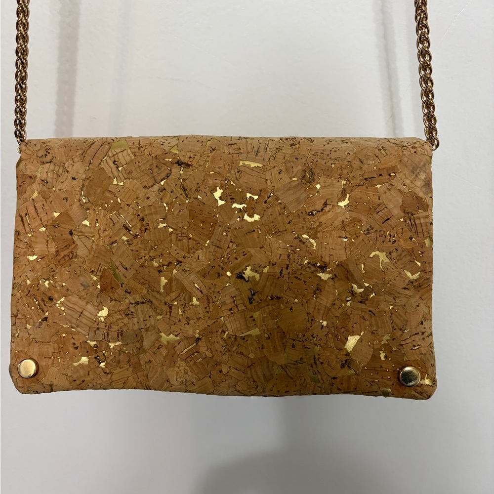 Cork style crossbody with gold chain. 8-1-2 x 6-1/2 - Picture 2 of 3